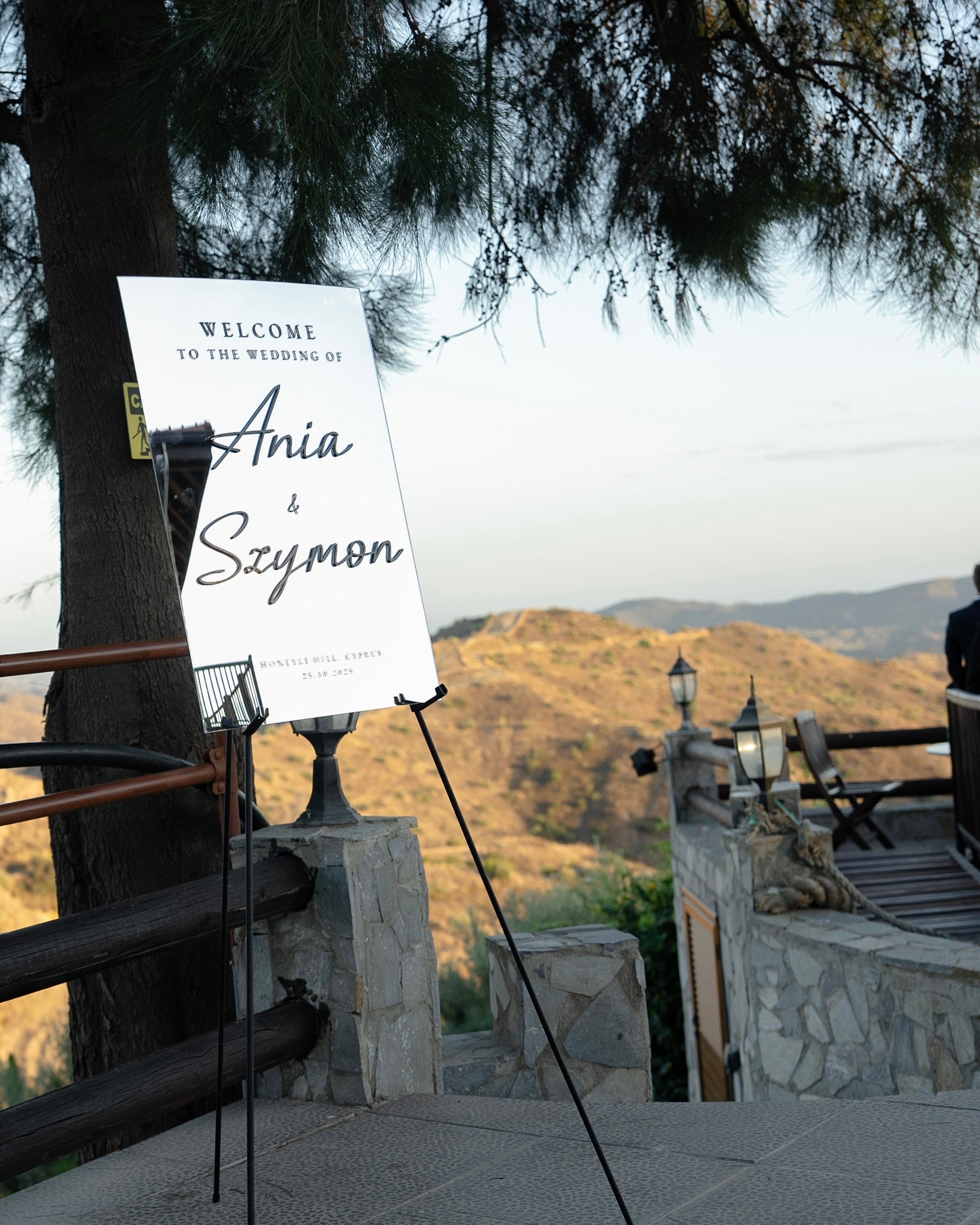Elegant Mirror Welcome Sign | Minimalist Acrylic Wedding Signage