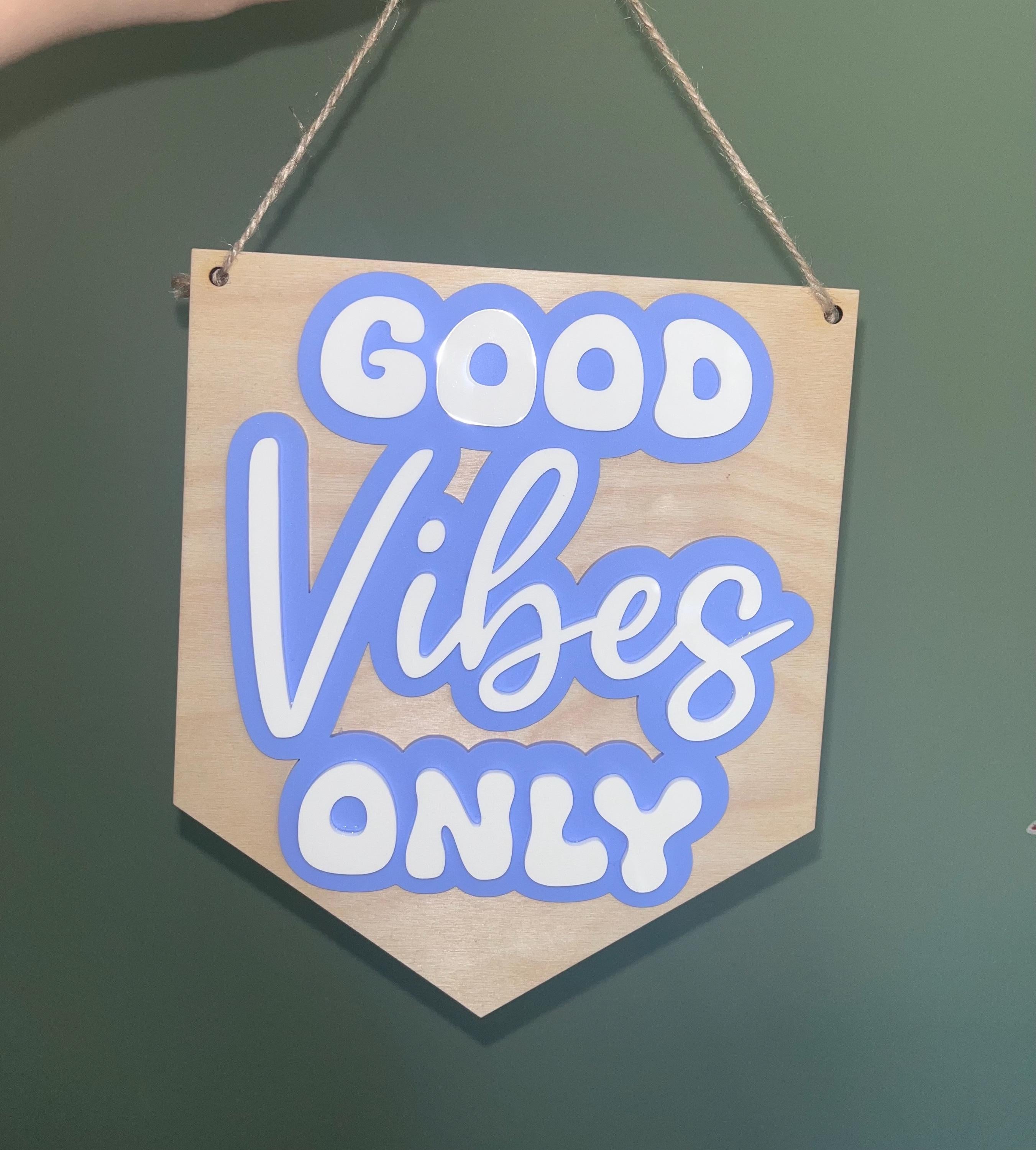 Wooden wall hanging „good vibes only” plaque - kids room decoration